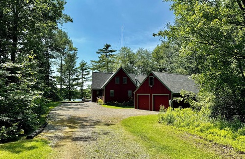 Belmont Cabaña | Charming Lake Front Cottage