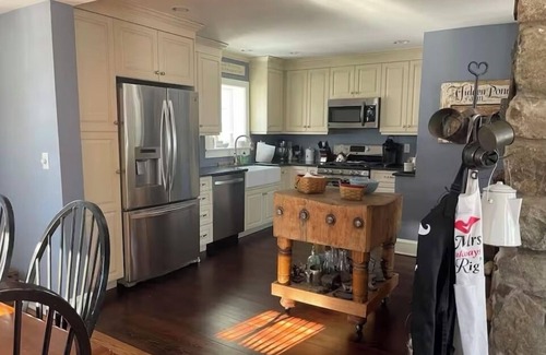 Lake Hopatcong Casa | Charming Lake Home on Lake Hopatcong in a quiet cove bring a boat or Waverunner