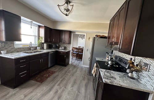 Port Clinton Casa | Charming Lake House, short walk to lake, near downtown PC, great for families!
