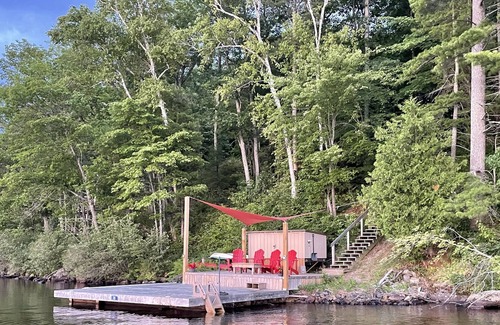Bracebridge Cabaña | Charming Lake Muskoka Island Cottage