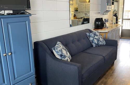 Laconia Apartamento | Charming Lakefront Studio Condo