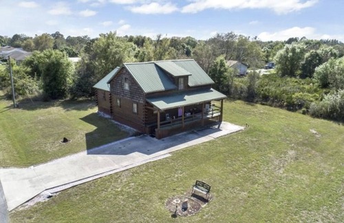 Sun 'N Lake Casa | Charming large 3-bedroom house in Sebring close to hospital and Sebring Races.