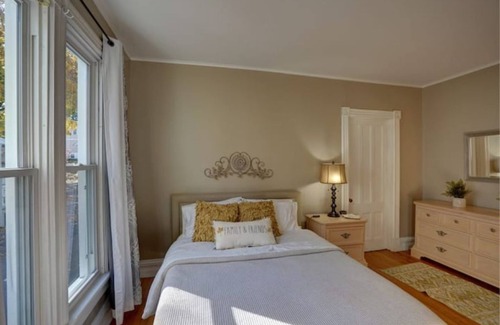 Glens Falls Casa | Charming large Victorian apartment on quiet street