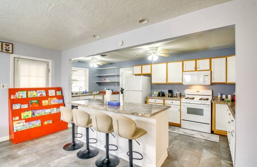 Lawton Casa | Charming Lawton Escape w/ Patio + Grills!