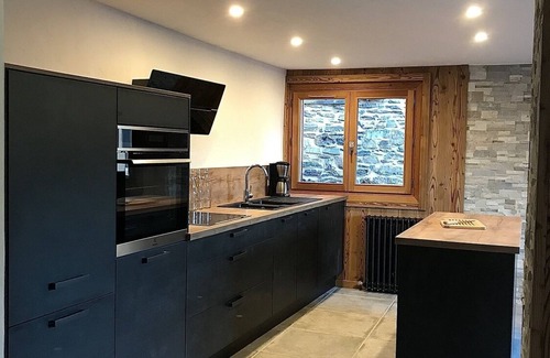 Huez-en-Oisans Casa | Charming Le Dénali 4* house 250m from the cable car + large terrace and sauna