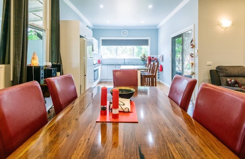 Longlea Cabaña | Charming light filled cottage 15mins out of Bendigo on large block.