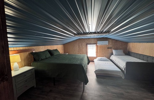 Belhaven Cabina | Charming lodge tucked in the woods of Hyde County