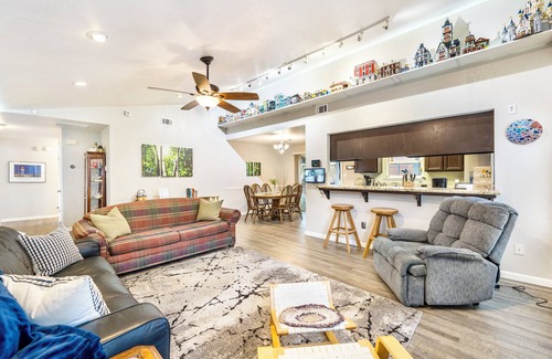 Lodi Casa | Charming Lodi Getaway Near Vineyards & Downtown!
