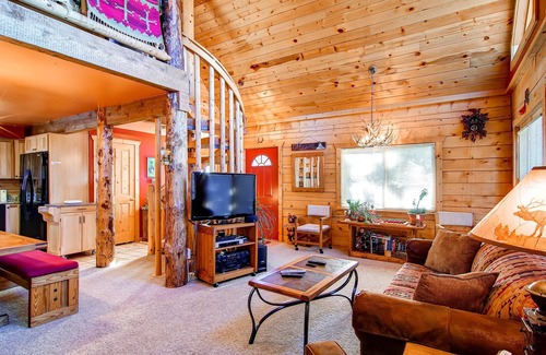 Dillon Casa | Única casa de madera cabina privada situado en el centro, jacuzzi privado, mascotas amigables