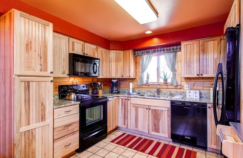 Dillon Casa | Única casa de madera cabina privada situado en el centro, jacuzzi privado, mascotas amigables