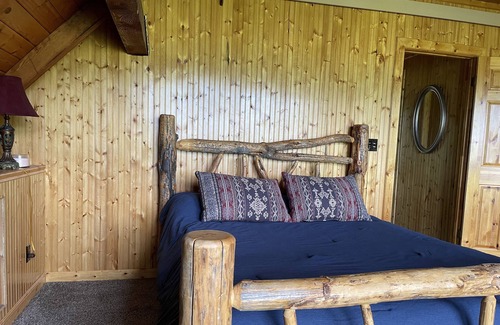 Star Valley Ranch Cabina | Charming log cabin with spectacular views of the valley. Comfy and cozy.