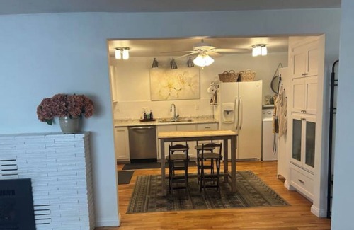 Ashland Casa | Charming Lovely 1940s Bungalow