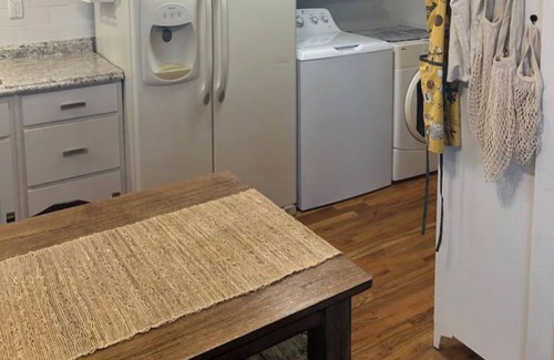 Ashland Casa | Charming Lovely 1940s Bungalow