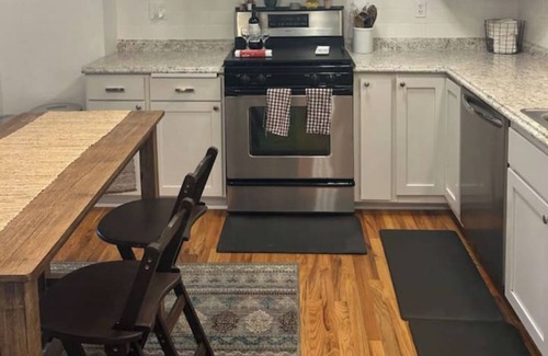 Ashland Casa | Charming Lovely 1940s Bungalow