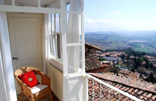 Todi Apartamento | Encantadora casa medieval con impresionantes vistas en el centro histórico de Todi