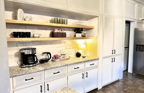 Cherry Street Casa | Charming Midtown Bungalow