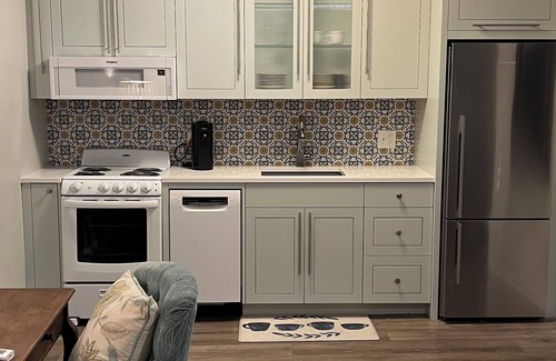 Memphis Cabaña | Charming Midtown Cottage in Historic Neighborhood with Pool