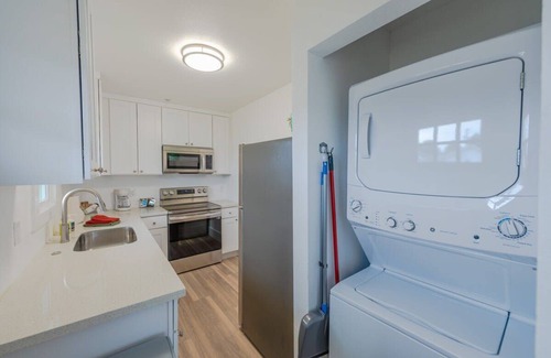 Coos Bay Cabaña | Charming Modern Cottage, Downtown @pinpointstays