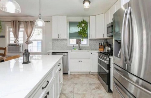 Malverne Casa | Charming Modern Farmhouse 1st Floor in Malverne