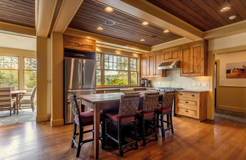 Weston Casa | Charming mountain retreat with pool, fire pit, glamping loft, and endless views