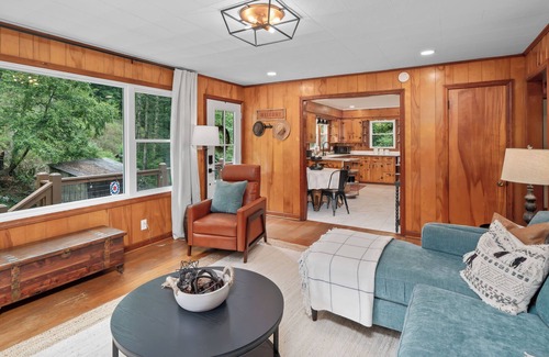 Burnsville Otro | Power, Water & WiFi! Hot Tub+Fire Pit, Private, Grill, Near Green Mtn Area!