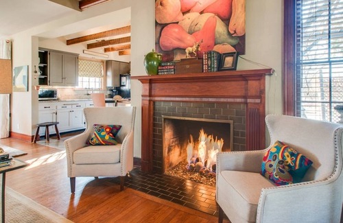 Green Hills Casa | The Corner Cottage se encuentra en el corazón de Green Hills ... a 10 minutos del centro.