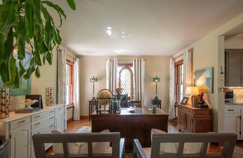 Green Hills Casa | The Corner Cottage se encuentra en el corazón de Green Hills ... a 10 minutos del centro.