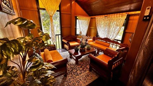 Kampung Besar Casa | Charming Nature Kampung Home for Family Getaways