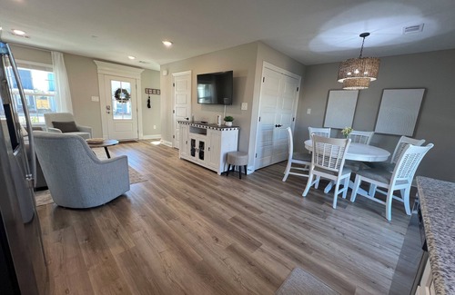 Biloxi Casa | Charming NEW 3 BR beachfront retreat in Biloxi - your perfect coastal getaway