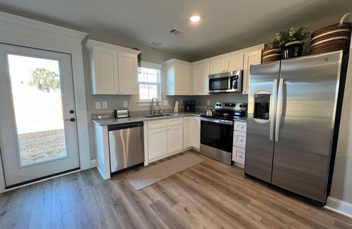 Biloxi Casa | Charming NEW 3 BR beachfront retreat in Biloxi - your perfect coastal getaway