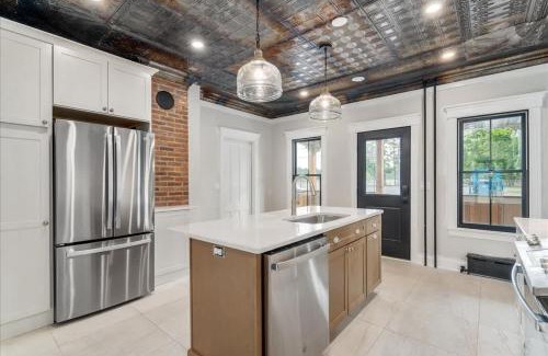 Saratoga Springs Casa | Charming Newly Renovated House Next Door to Track