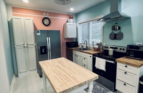 Lillian Casa | Charming, newly renovated 1-BR/2-BA home close to the Bay, boat launch & beaches