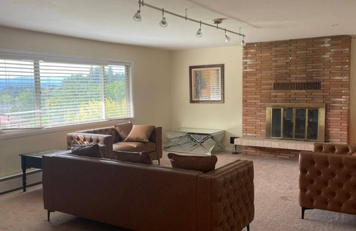 Gaston Casa | Charming, newly renovated 5-bedroom house with modern comfort and tranquility.