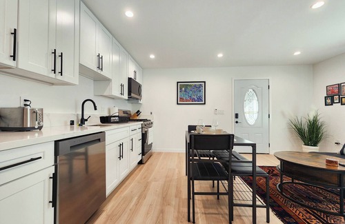 Canoga Park Casa | Charming Oasis Retreat - Cozy & Luxe!