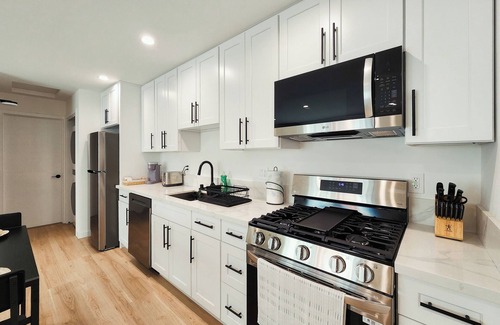 Canoga Park Casa | Charming Oasis Retreat - Cozy & Luxe!