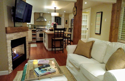 Crescent Beach Cabaña | Encantadora, vista al mar, encantadora suite de lujo ~ ¡Y se admiten mascotas!