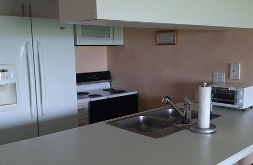 Glenwood Casa | Charming Oceanfront 2-bedroom townhome with AC, WiFi in superb Ormond by the Sea