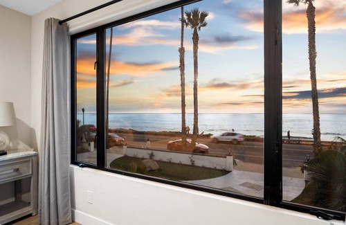 Sunset Cliffs Casa | Charming Oceanfront master suite B