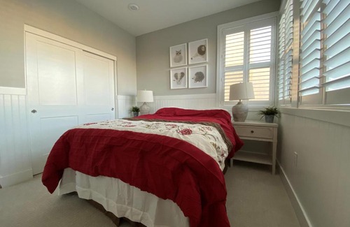 Edenvale Casa | Charming One Bedroom in a New Modern Suburban House