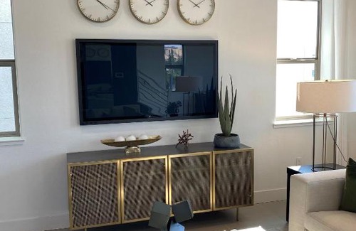 Edenvale Casa | Charming One Bedroom in a New Modern Suburban House