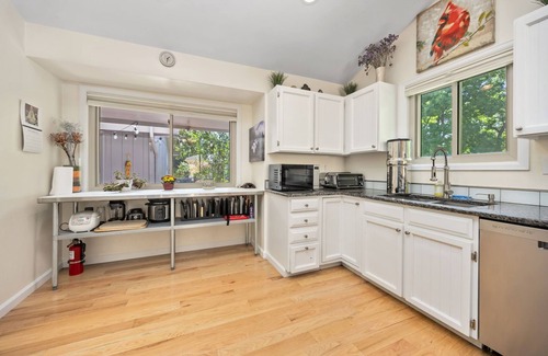 Glenwood Grove - North Iris Casa | Charming, peaceful and spacious 2-bedroom townhome in beautiful Boulder, AC
