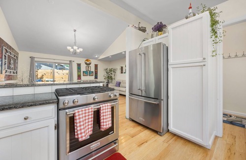 Glenwood Grove - North Iris Casa | Charming, peaceful and spacious 2-bedroom townhome in beautiful Boulder, AC