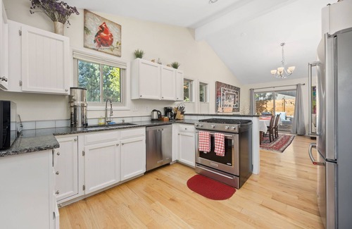 Glenwood Grove - North Iris Casa | Charming, peaceful and spacious 2-bedroom townhome in beautiful Boulder, AC