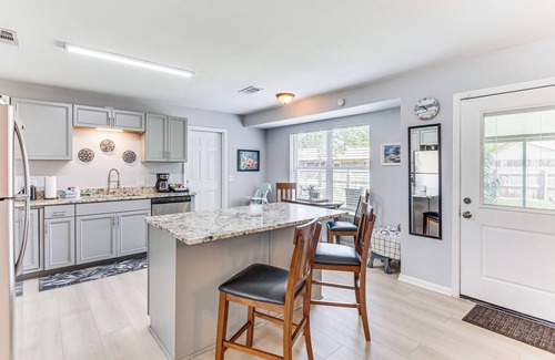 Myrtle Grove Casa | Charming Pensacola Home w/ screened Lanai & Grill!