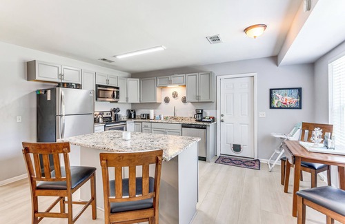 Myrtle Grove Casa | Charming Pensacola Home w/ screened Lanai & Grill!