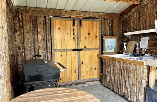 Hot Springs Casa | Charming Pet-Friendly Bell Tent for Glamping Escapes to Montana
