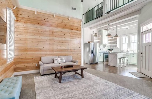 Eufaula Casa | Charming Pink House! Steps to Boardwalk Pool!