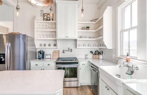 Eufaula Casa | Charming Pink House! Steps to Boardwalk Pool!