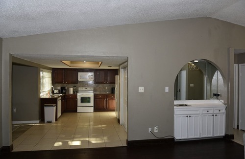 Plano Casa | Charming Plano Hideaway 3Bedrooms 2Bathrooms with Cozy Vibes large backyard