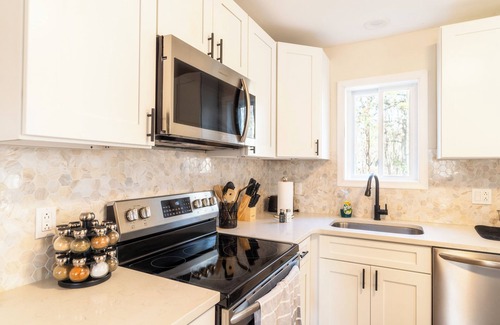 Albrightsville Casa | ¡Boho Bliss en los Poconos: Encantador Refugio con Cine Privado!